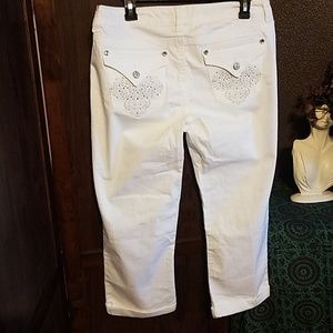 Womans white capri pants size 10